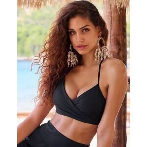 NWT Carmen Marc Valvo Wrap Halter Black Underwire Swim Sense Twist Bikini Top XS